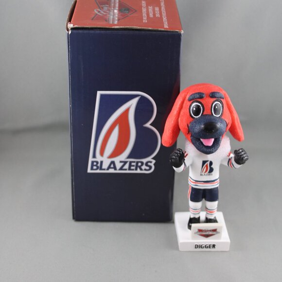 Kamloops Blazers Bobblehead - Team Mascot Digger - New In Box - Picture 10 of 10